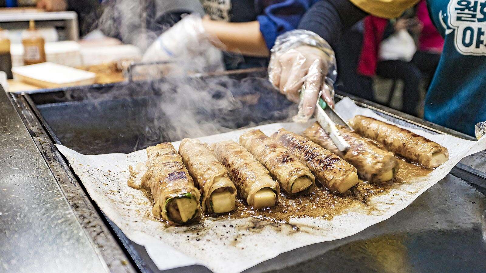 People Making Snacks at Wolhwa Street Park Night Market 01's Night is<br>More Beautiful Than Its Day