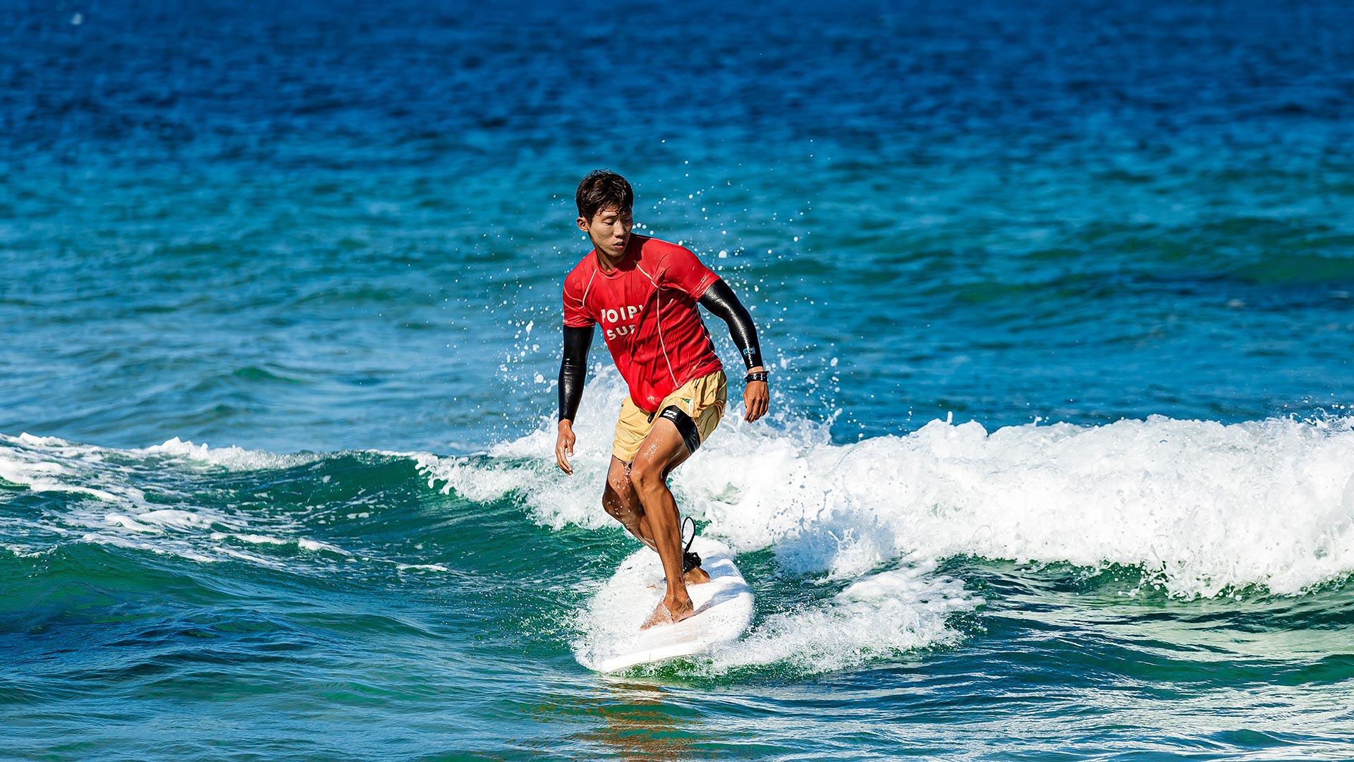 서핑을 즐기는 사람들 02