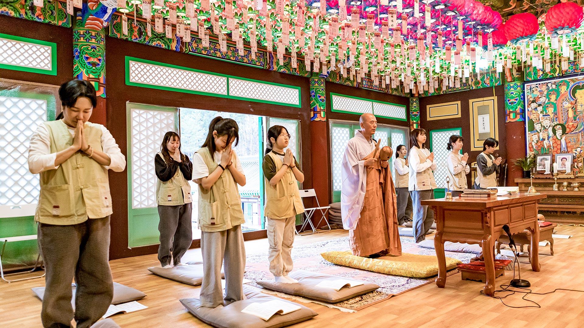 Temple stay Buddhist service