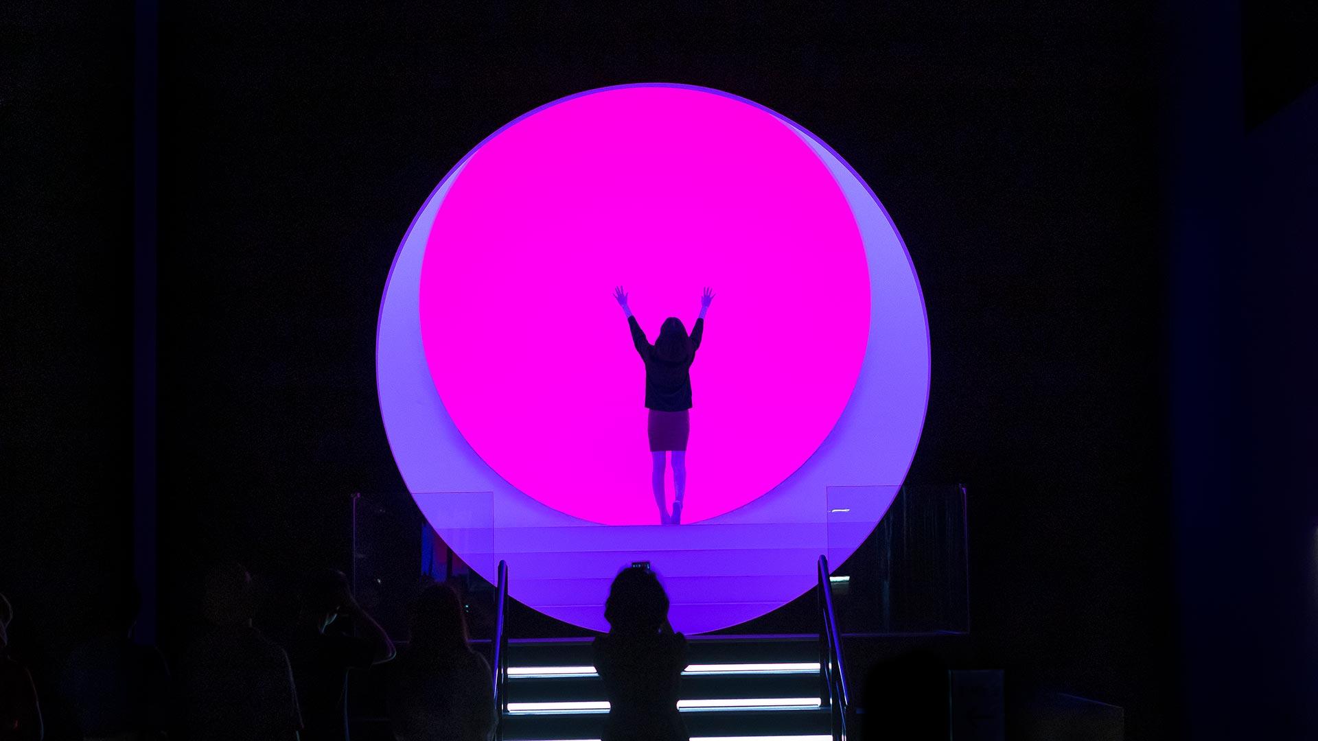 아르떼뮤지엄 포토존을 즐기는 사람들