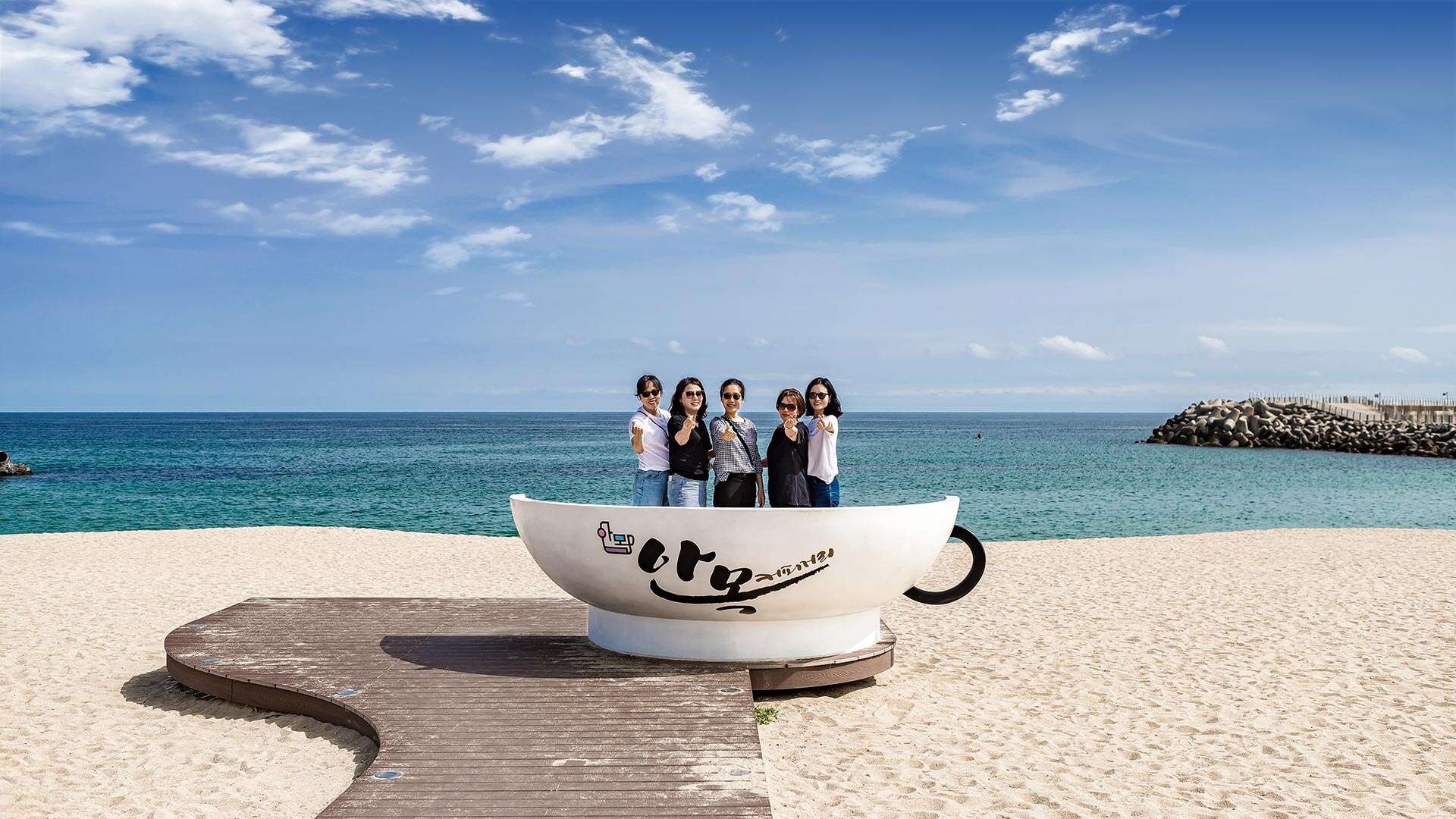 강릉커피거리를 즐기는 사람들 01