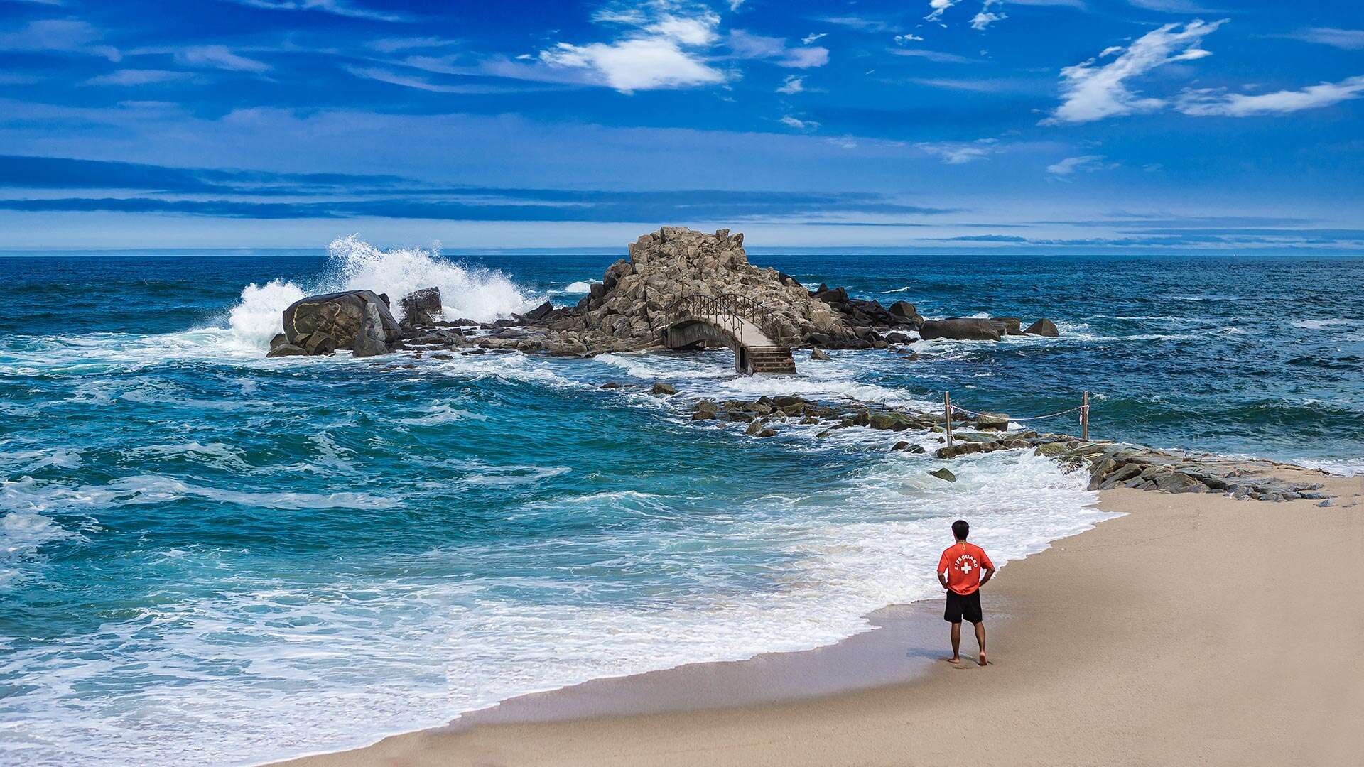 안전요원이 보이는 사천진해변
